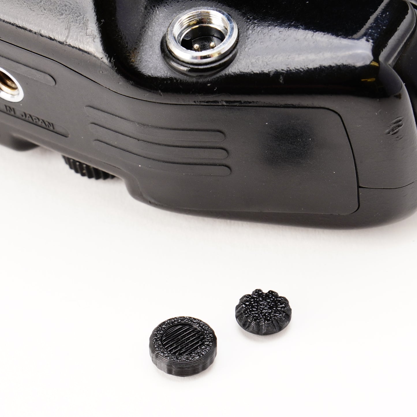 Nikon Classic Cover Set: 2-Pin Remote & PC-Sync Abdeckkappen (F4, F3, MD-4, F801)