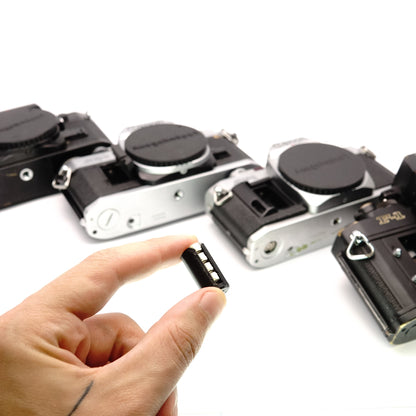 Adaptateur de batterie (4x LR44 vers 4LR44/PX28) pour Canon AE-1, A-1, Mamiya 645 & Pentax 67