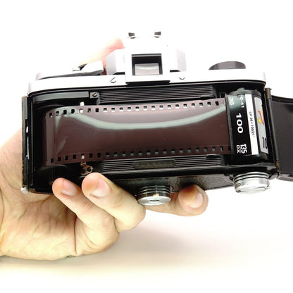 Film spool for Exakta Varex VX 1000, VX 500, IIa & IIb (Code Blue)